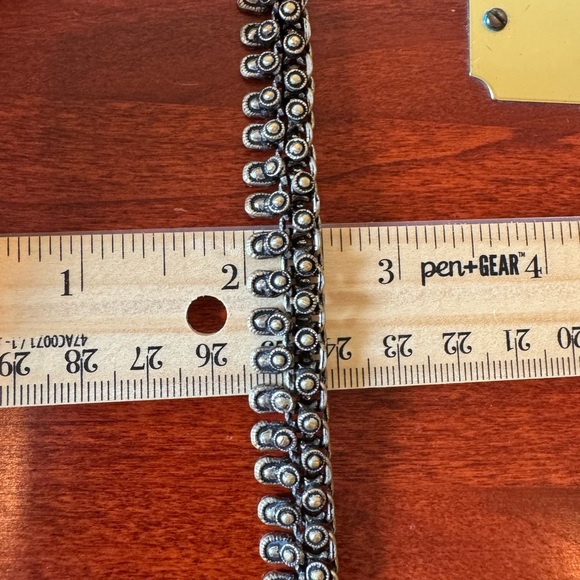 Lovely Vintage Intricately Designed Silver Scalloped Disc Collar Necklace - Picture 7 of 16